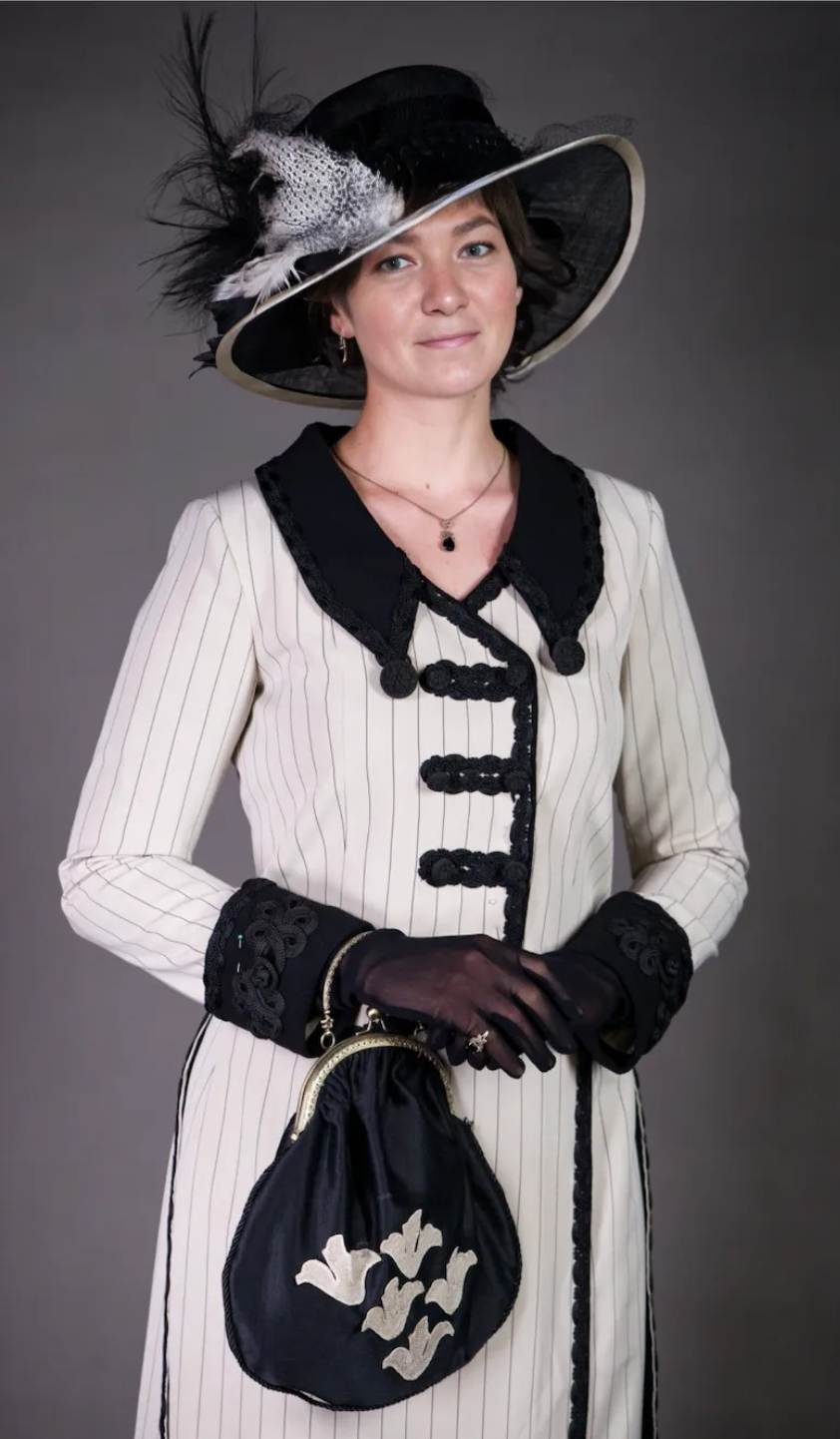 Madame Corinne & Mustafa Kemal Welcoming Scene Costume